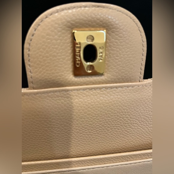 CHANEL Jumbo Beige Quilted Shoulder Bag - Picture 13 of 16